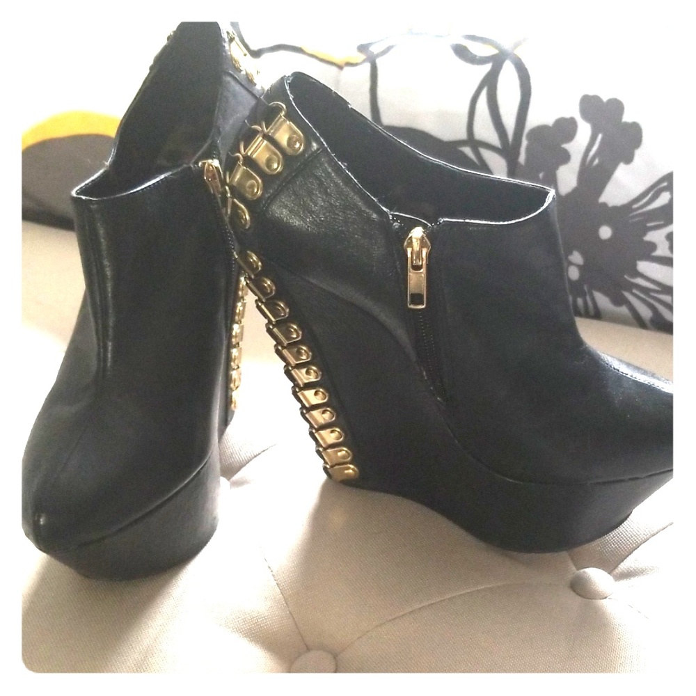 Betsey Johnson corset back wedge booties